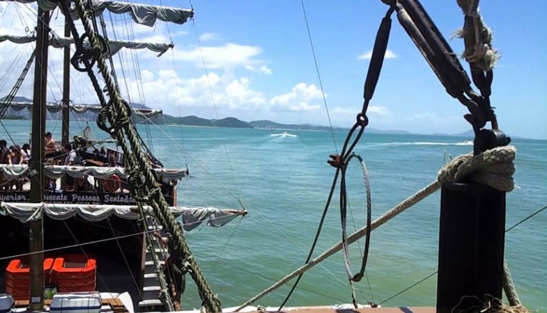 Barco Pirata Balneario Camboriu Guia Praias Santa Catarina